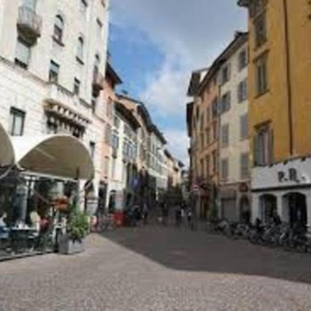 Апартаменти Entire Flat, Independent Entrance, 20 Mins To Bgy - Bergamo Milan Airport Nembro Екстер'єр фото